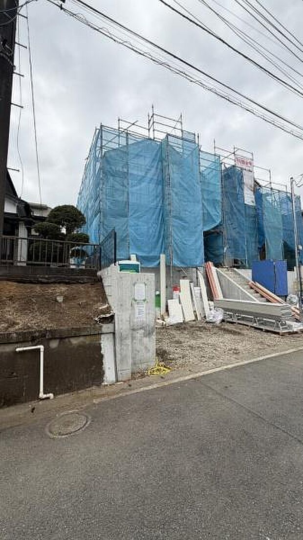 《現地》 ■駅までは比較的平坦な立地です
