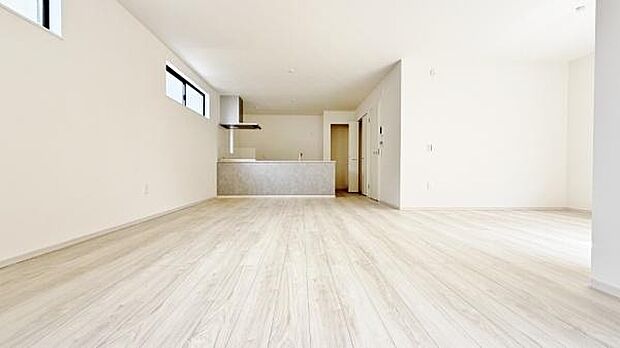 ゆとりを感じさせる上質で明るい空間が、住まう人や訪れる人を心地よく迎え入れてくれます。