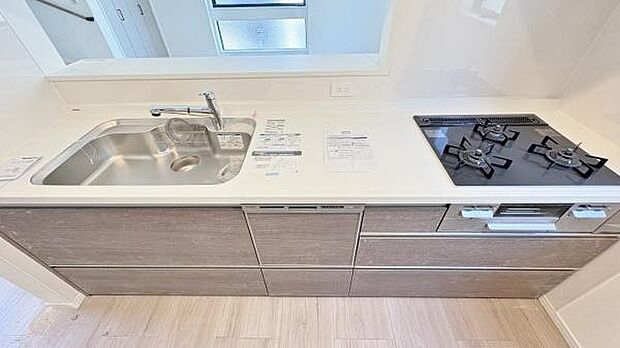 《キッチン》 ■お手入れしやすくきれいなキッチン。お料理の始めから後片付けまで楽しい時間になりそうです。