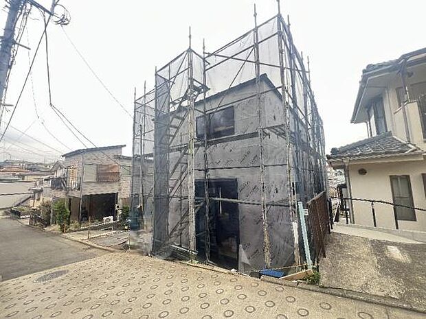 《現地》　■さわやかな風が渡りたっぷり陽光がふりそそぐ立地。