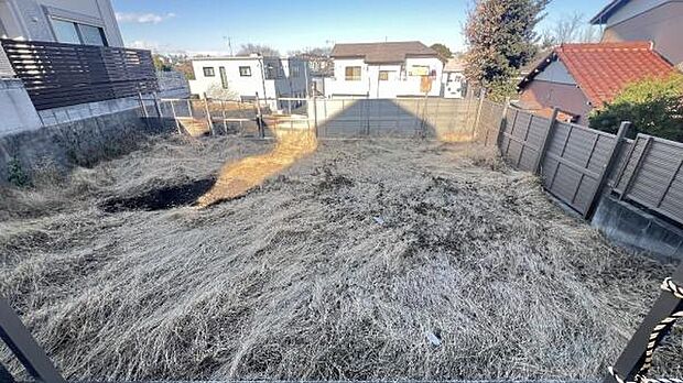 《前面道路》 ■静かで落ち着いた雰囲気。