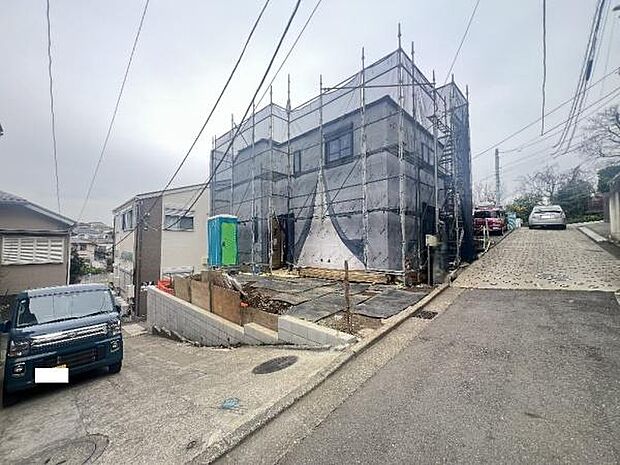 《現地》　■安心して暮らせそうな住環境です。