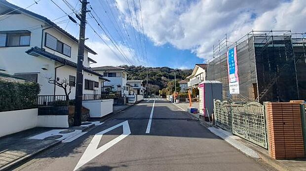 車通りも少ないため、落ち着いた雰囲気です。お子様がいらっしゃる方もご安心かと思います。