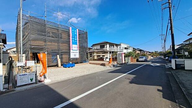 《現地》　■さわやかな風が渡りたっぷり陽光がふりそそぐ立地。