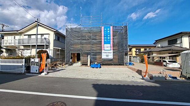 《前面道路》　■静かで落ち着いた雰囲気。