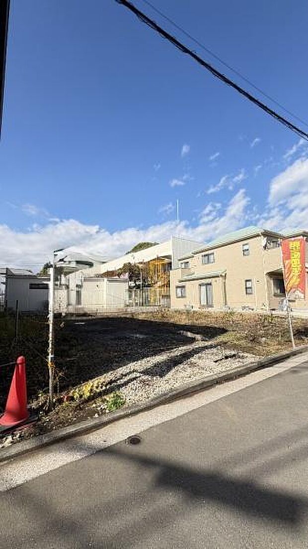 《外観》 ■一戸建ての多いエリア、静かで落ち着いた雰囲気。シンプルで美しいフォルム空気までクリーンになるような佇まい。心地よいライフスタイルが実現できるそんな予感。