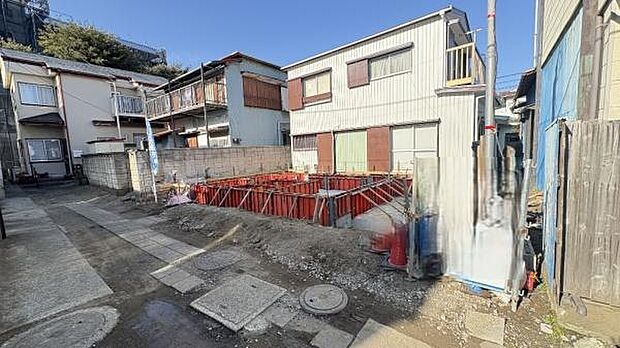 《前面道路》 ■落ち着いた住環境です。