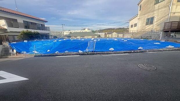 《前面道路》 ■静かで落ち着いた雰囲気。