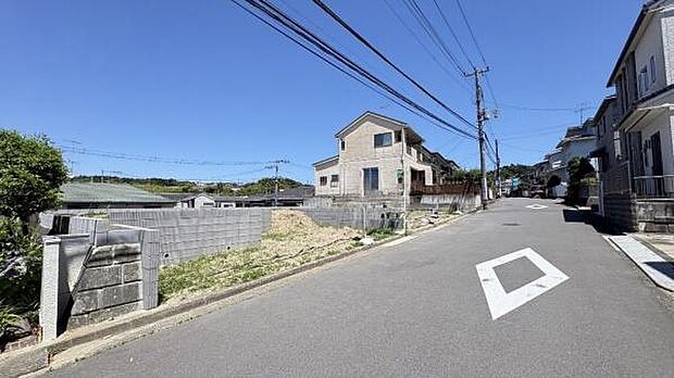 《前面道路》　■落ち着いた住環境です。