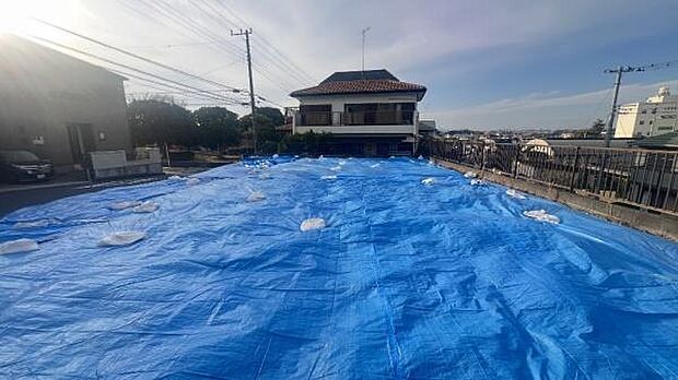 《前面道路》　■静かで落ち着いた雰囲気。