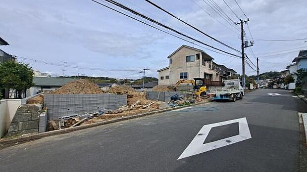 《現地》　■さわやかな風が渡りたっぷり陽光がふりそそぐ立地。