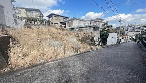 《現地》 青い空と白い雲、気分が晴れる場所がここにあります。
