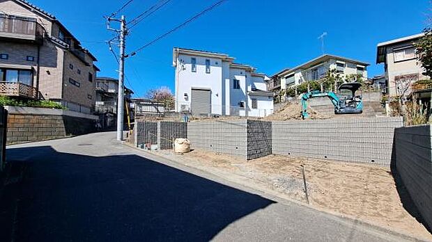 《現地》 ■安心して暮らせそうな住環境です。