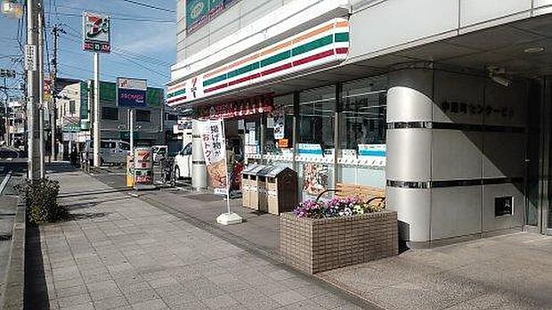 セブンイレブン横浜中田駅前店まで678m