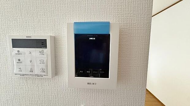 《モニター付きインターホン》　■来訪者が確認できるモニター付きインターホン