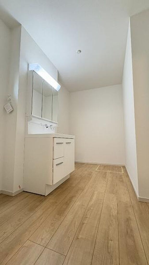 《洗面台》 ■朝のバタバタした身支度を支えてくれる洗面所。