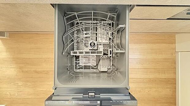 《食器洗い乾燥機》■食事後もゆっくり過ごせる食器洗い乾燥機を設置。手洗いよりもキレイに洗え、節水にもなる主婦の味方です。