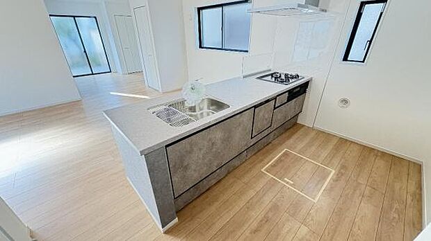 《キッチン》 ■お手入れしやすくきれいなキッチン。お料理の始めから後片付けまで楽しい時間になりそうです。