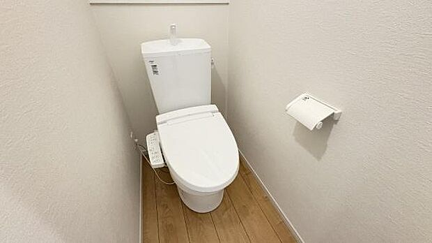 《トイレ》　■清潔感のある落ち着いたトイレ。