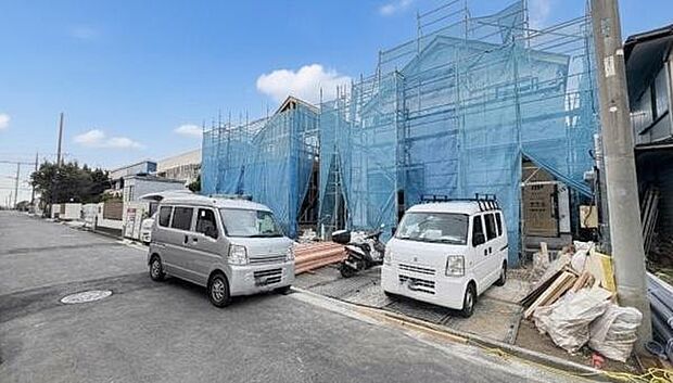 《前面道路》　■道路と敷地はフラットな地形です。