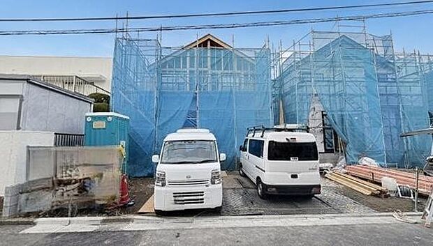 《前面道路》　■静かで落ち着いた雰囲気。