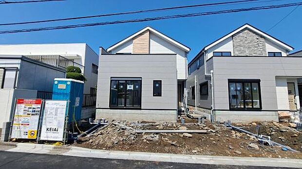 落ち着いた閑静な低層住宅地に佇む邸宅を建築予定。永住の地としてゆったりお住まいいただけます。