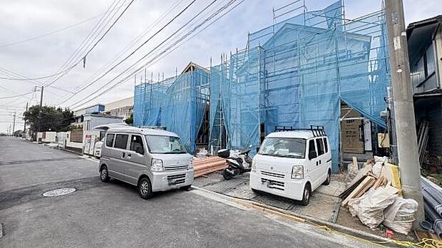 《前面道路》　■道路と敷地はフラットな地形です。