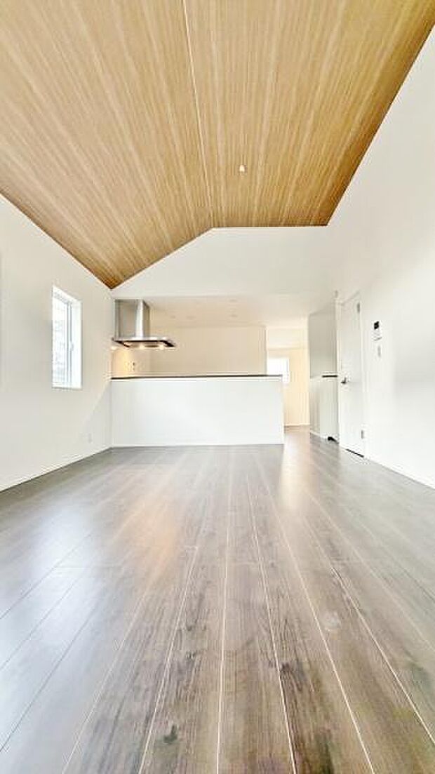 《リビングダイニング》　■ご家族でゆったりとした時間を過ごす場所です。