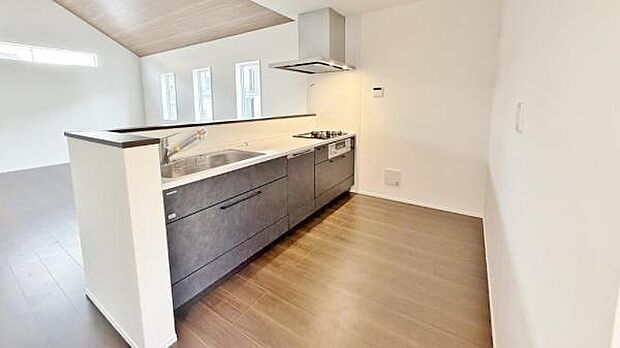 《ダイニングキッチン》　■会話を楽しみながら食事を味わう。一緒にいる時間が楽しい空間。カフェにいるような気分で毎日を過ごしたい。家族でいる時間を柔らかに包み込むインテリア。