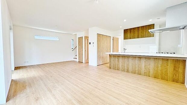 《リビングダイニング》 ■上質な時間を育む暮らしのメインステージ。寛ぎとご家族とのコミュニケーションを育む居心地のよい場所。