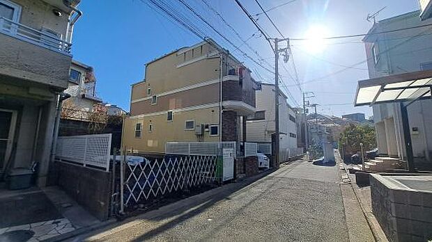 《前面道路》　■道路と敷地はフラットな地形です。