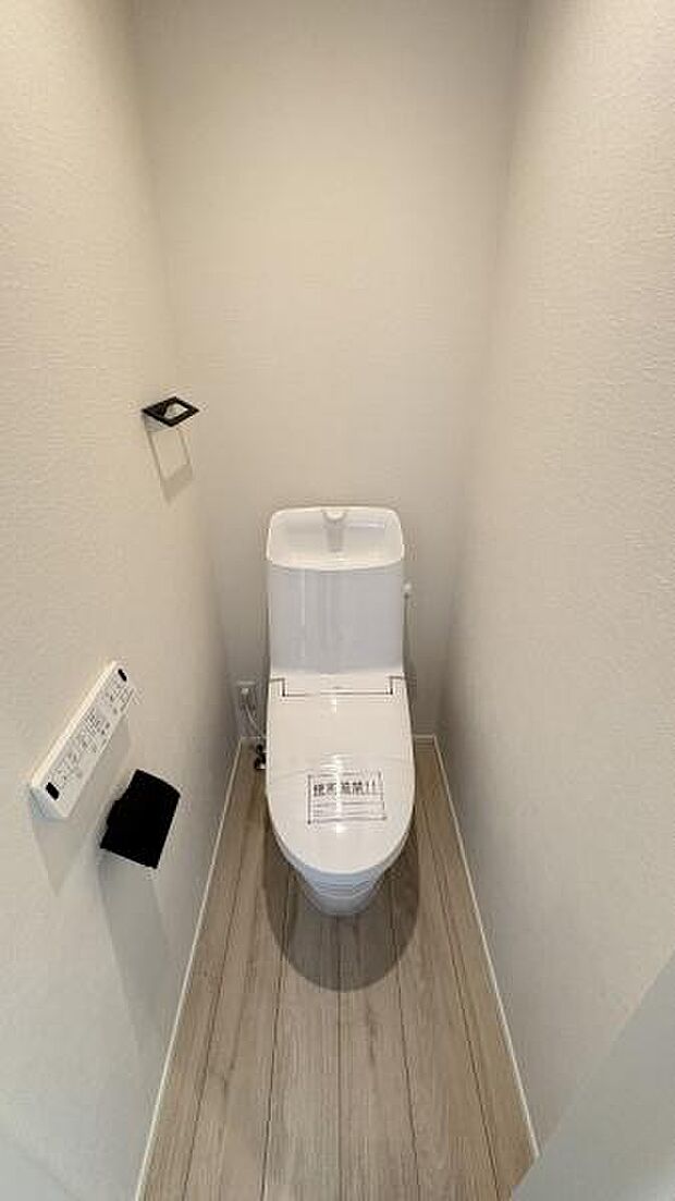 《トイレ》　■清潔感のある落ち着いたトイレ。