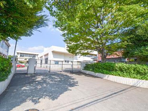 横浜市立新吉田第2小学校まで1051m