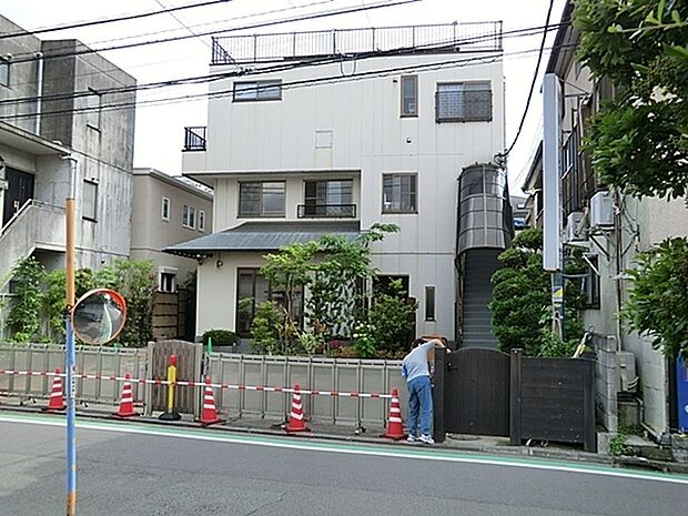 森のエルマー保育園まで392m、安心して子供たちが過ごせるように、目をかけ手をかけ、生きる力の基礎が培われる保育を心掛けています。