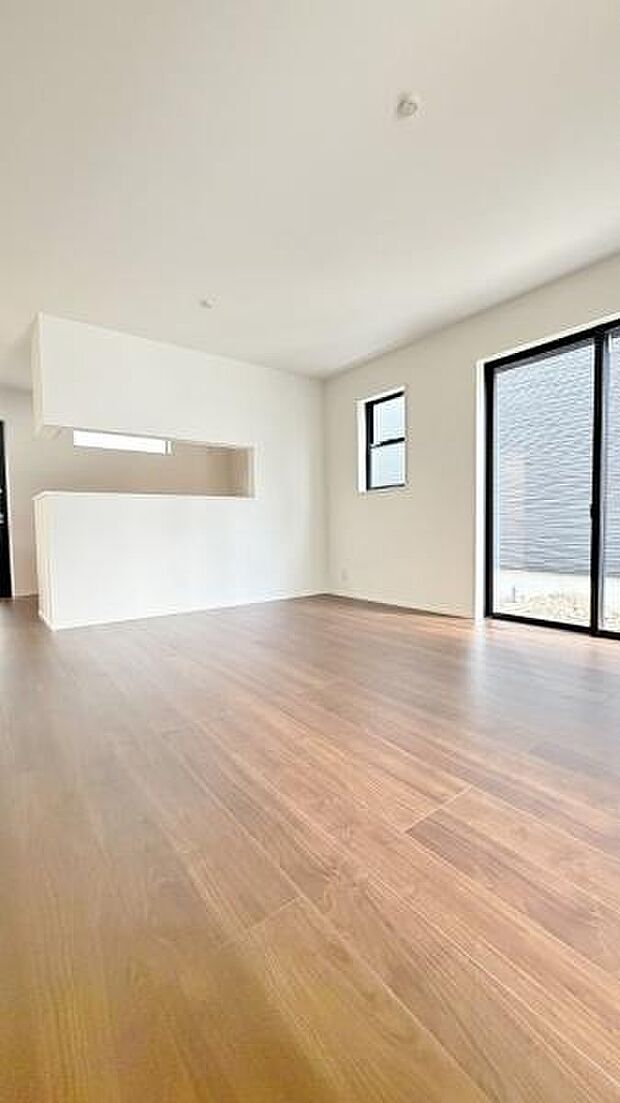 《リビングダイニング》 ■開放的で広いリビング。のびのびとくつろげるリビングは、家族のコミュニケーションの場として、みんなが集まる場所に。