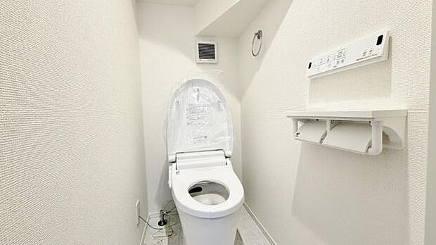 《トイレ》■トイレは明るい空間で清潔感があります。