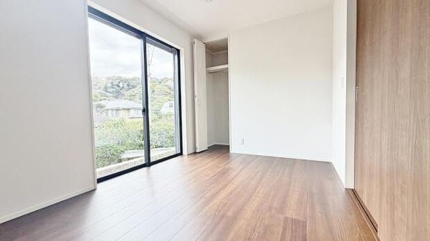 《洋室》 ■くつろぎの場としてだけでなく、趣味や仕事のパーソナルスペースとしても活躍する洋室。個の時間をたっぷり楽しめる快適空間です。