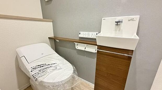 《トイレ》　■清潔感のある落ち着いたトイレ。