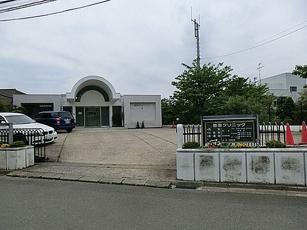 恵愛クリニックまで570m、診療科目：内科