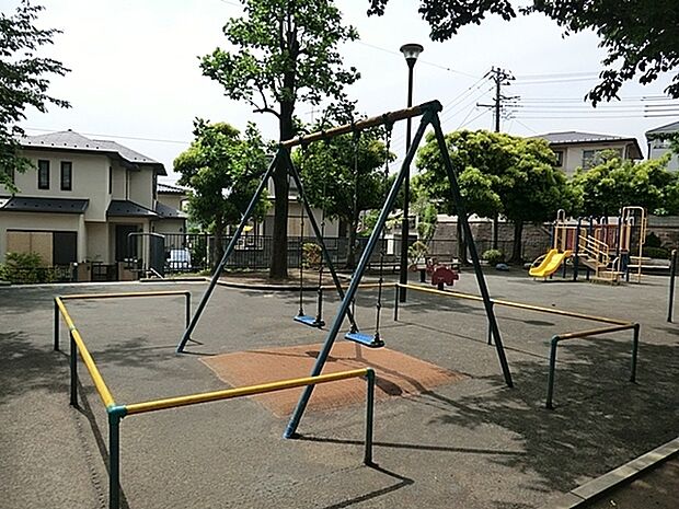 東俣野第二公園まで678m、住宅街の比較的広めな公園です。見通しの良い公園ですので、お子様を安心して遊ばせられます。