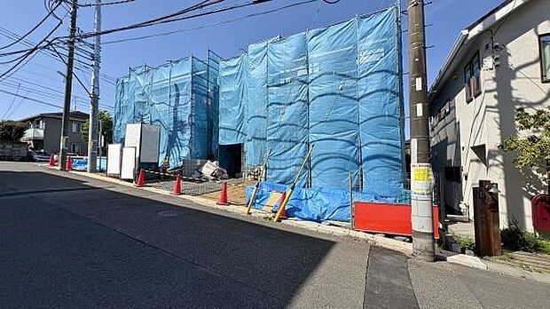 機能性とデザイン性を兼ねそろえた理想の住まい。美しい外観やくつろぎの室内空間にふさわしい素材・形・色彩、上質感に満ちております。