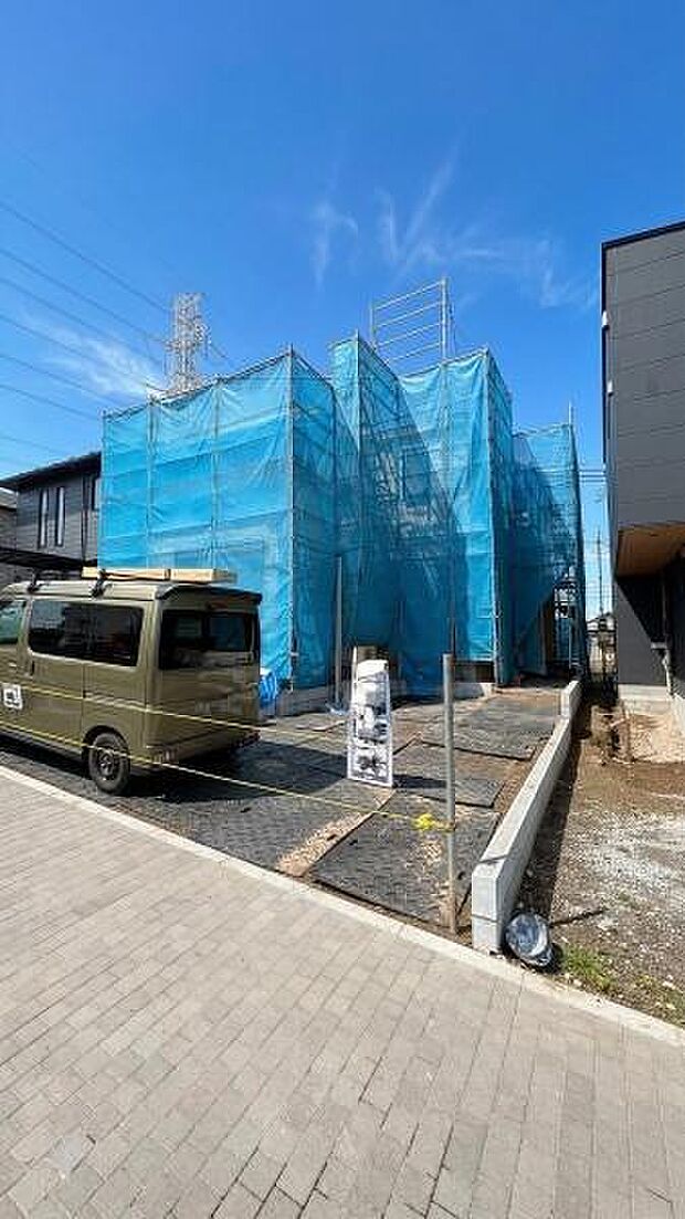 《外観》車通りも少ないため、落ち着いた雰囲気です。お子様がいらっしゃる方もご安心かと思います。