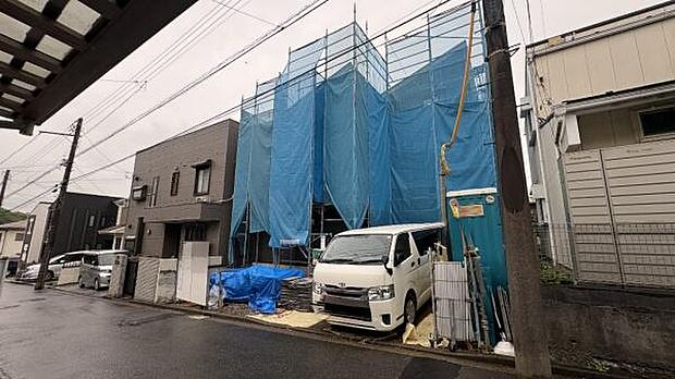 《外観》　■一戸建ての多いエリア、静かで落ち着いた雰囲気。シンプルで美しいフォルム空気までクリーンになるような佇まい。心地よいライフスタイルが実現できるそんな予感。