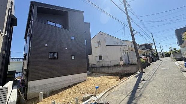 《前面道路》　■落ち着いた住環境です。
