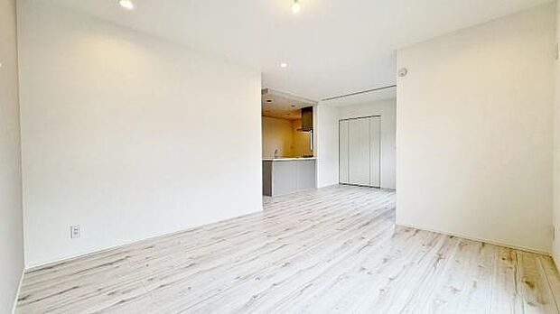 《リビングダイニング》 ■上質な時間を育む暮らしのメインステージ。寛ぎとご家族とのコミュニケーションを育む居心地のよい場所。