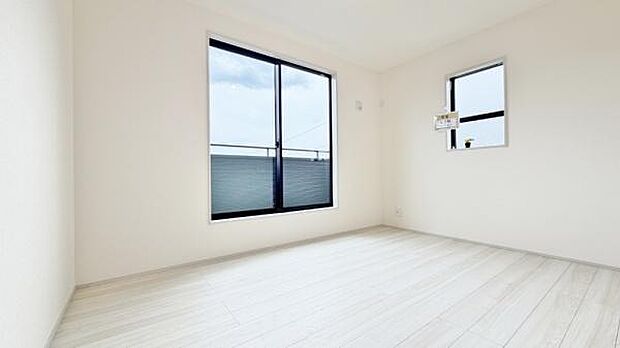 《洋室》 ■型にはまらない多才なプライベートルーム。くつろぎの場としてだけでなく、趣味や仕事のパーソナルスペースとしても活躍するゆったりした洋室。落ち着きがあり個の時間をたっぷり楽しめる快適空間です。