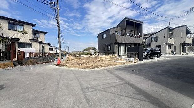 車通りも少ないため、落ち着いた雰囲気です。お子様がいらっしゃる方もご安心かと思います。