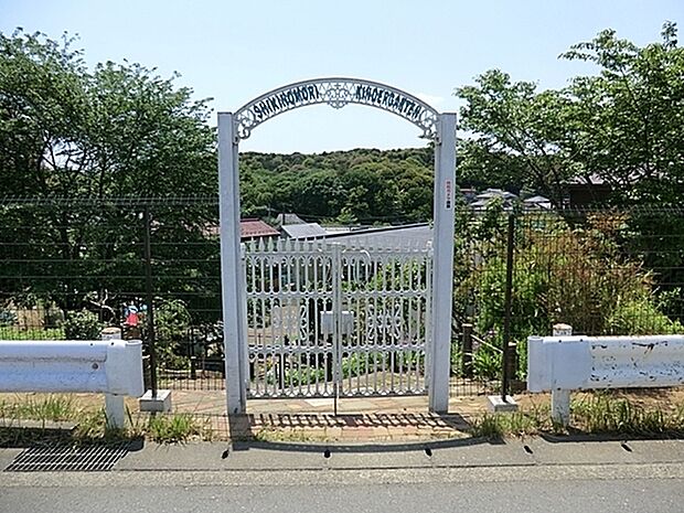 四季の森幼稚園まで700m、家庭的な雰囲気を大切にしてきめ細かい保育をしています。子育て事業の一環として園庭開放を実地。