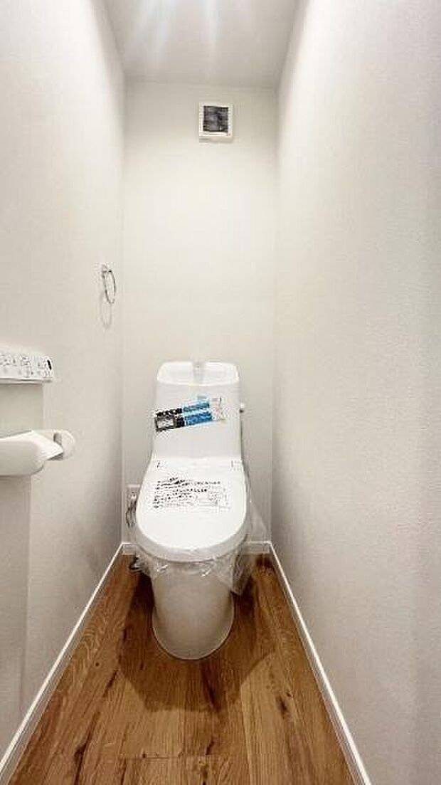 《トイレ》■トイレは明るい空間で清潔感があります。