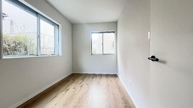 《洋室》　■明るくスタイリッシュな空間になっています。